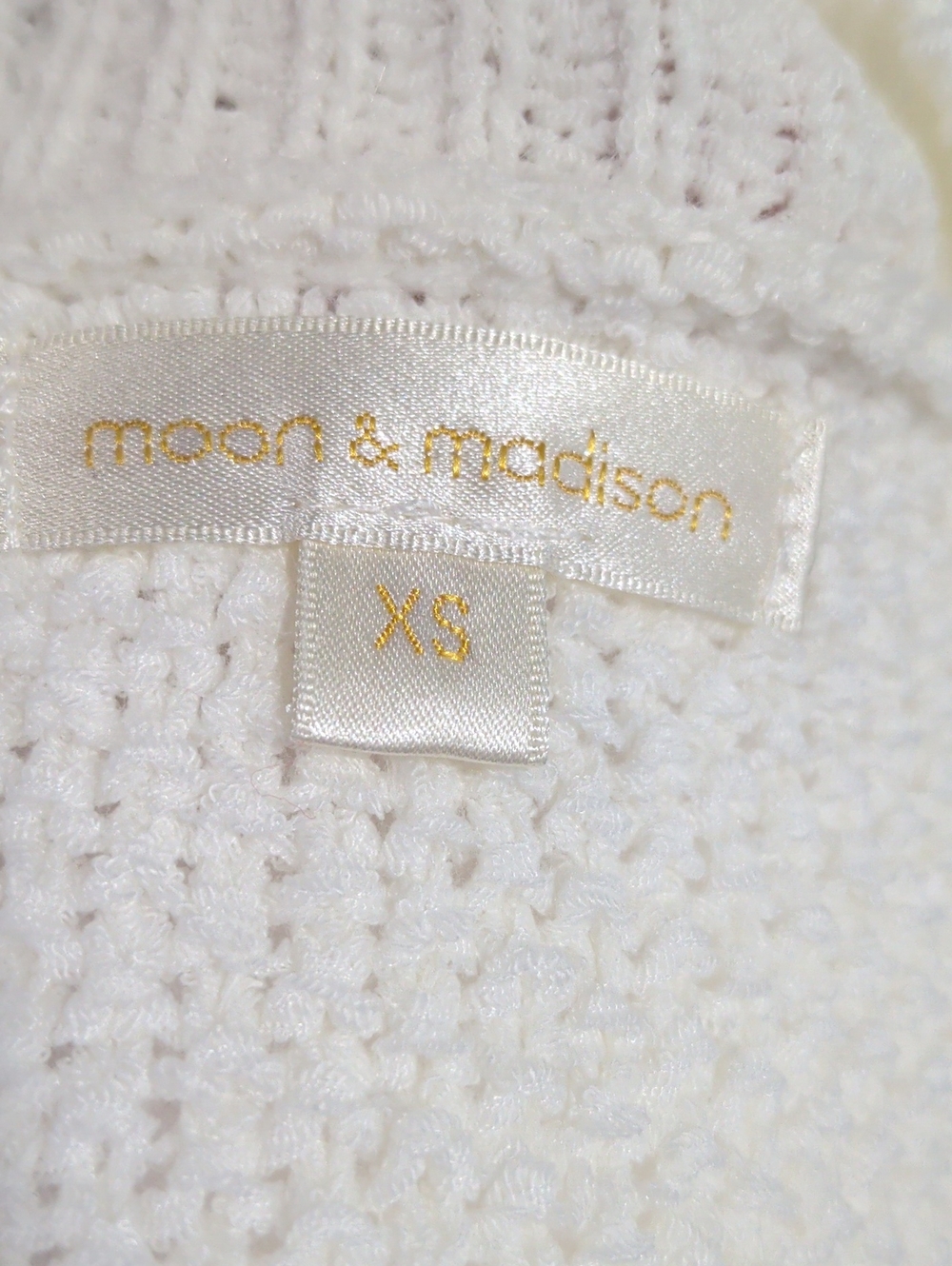 NWOT moon & madison Cream V-Neck Textured Knit Sweater - Picture 5 of 6